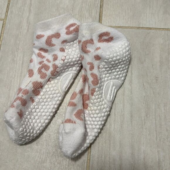 Pink leopard glitter Pilates grip socks OS - Picture 2 of 3